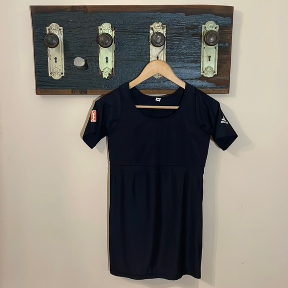 WNBA Adidas Team Issued TechFit Performance Top Size Medium - Picture 4 of 16